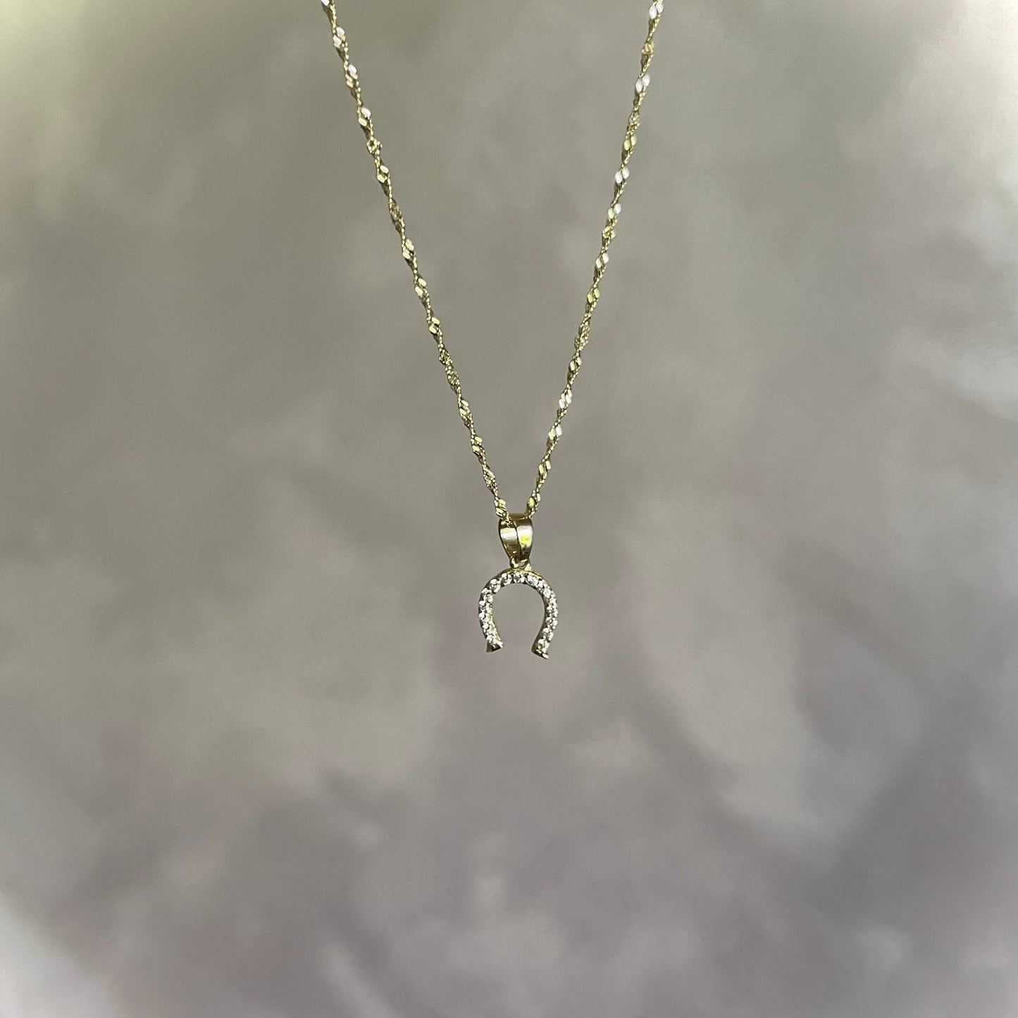 "PARSA" Necklace with Horseshoe-Shaped Pendant in Yellow Gold