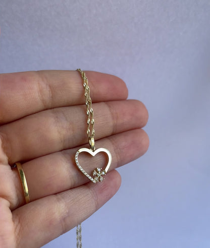 "LEV" Necklace with Heart-Shaped Pendant in Yellow Gold